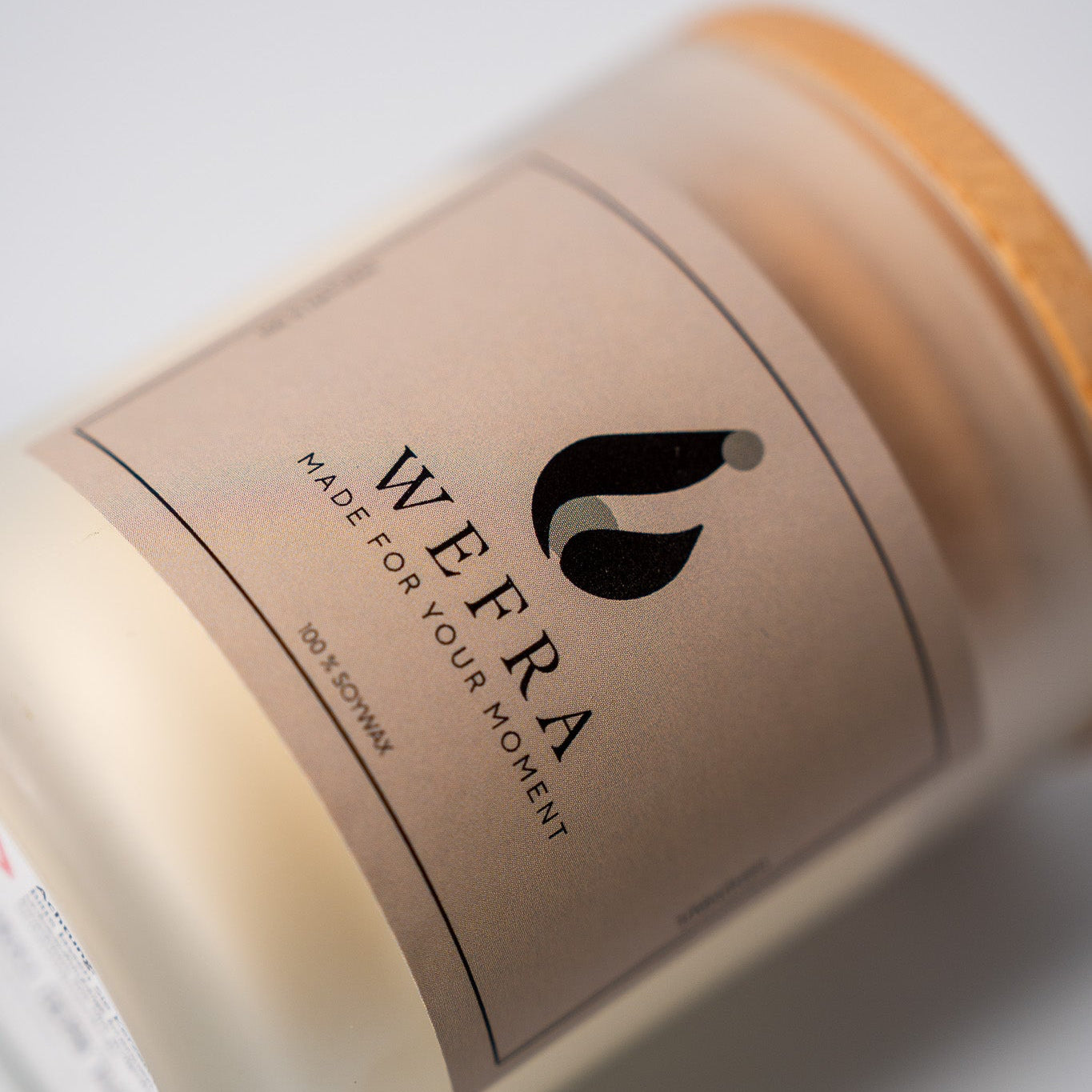 WeFra-Candles Sojawachs-Kerze im mattierten Glas, natürliche Duftkerze, entspannendes Licht und modernes Design