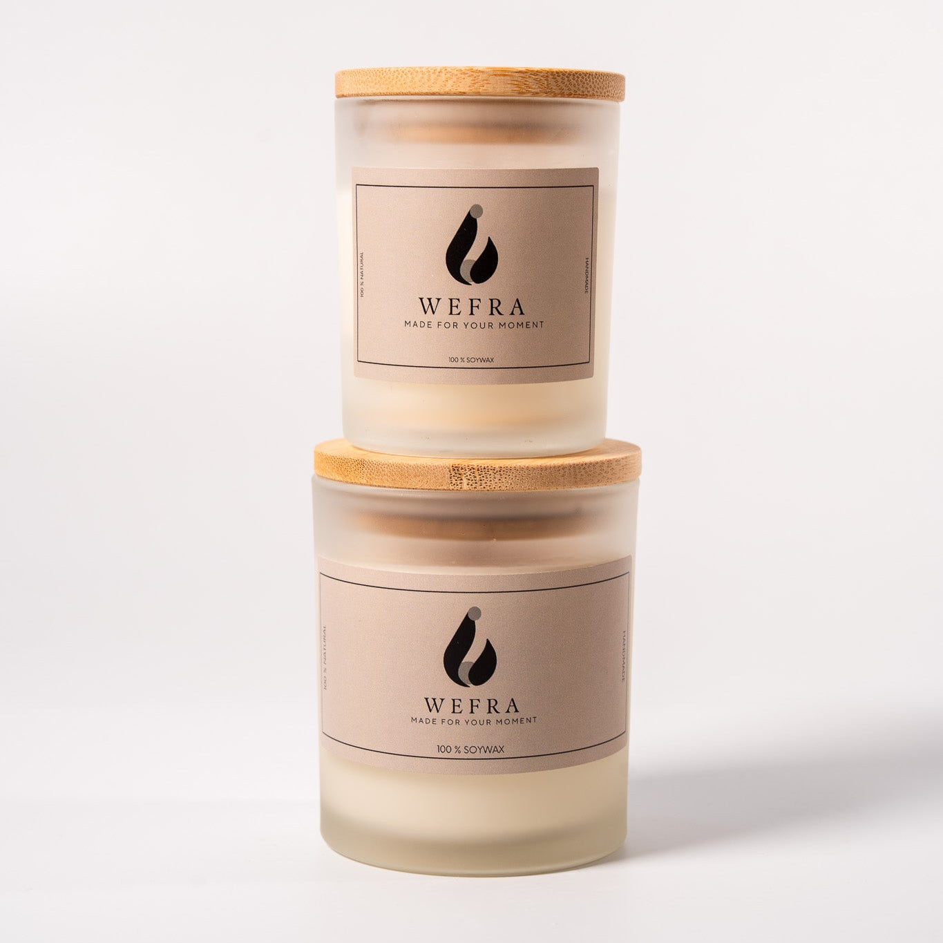 Mattierte Glas-Sojawachs-Kerze von WeFra-Candles, stilvolle Kerze in elegantem Glasbehälter.