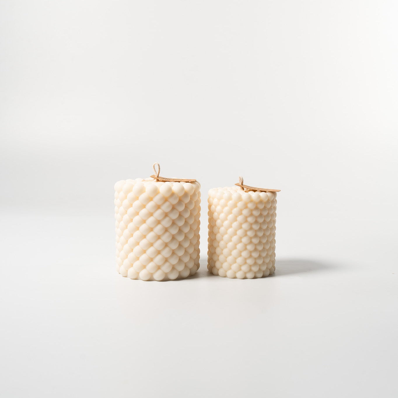 WeFra-Candles Bubblekerze „Soft Sphere“ aus 100 % Sojawachs, runde, weiche Kerze in einer neutralen Farbe, stilvoll und umweltfreundlich