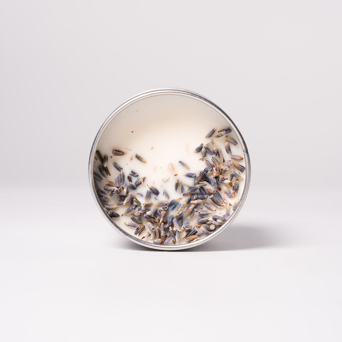 Kerze mit getrocknetem Lavendel - WeFra-Candles Mario Weyer & Klaudia Frast GbR 