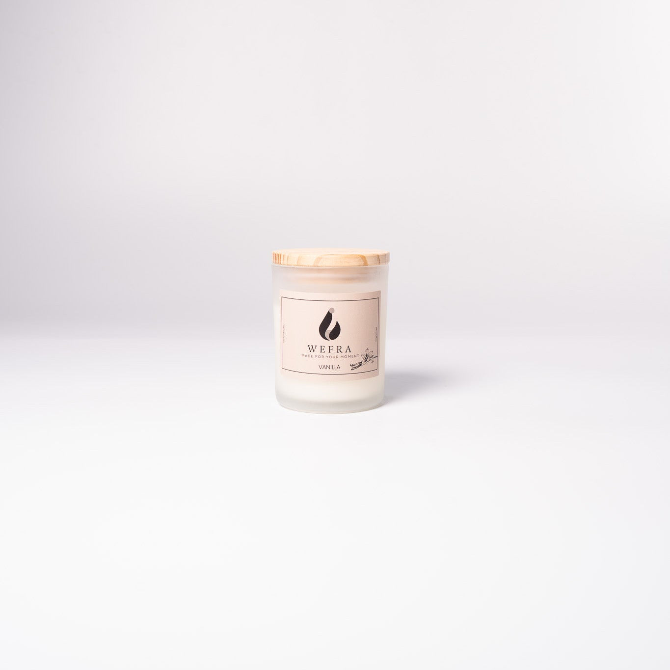 Mattierte Glassojawachs-Kerze mit Vanille-Duft von WeFra-Candles, dekorative Beleuchtung für gemütliche Räume